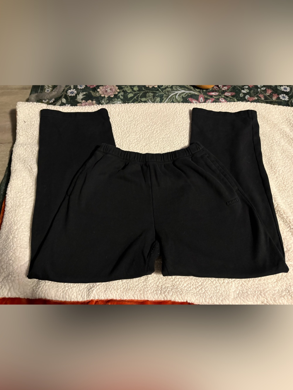 SKIMS Women’s Sweatpants, Size Medium